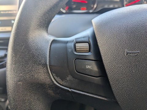 Peugeot 208 HDI ACTIVE 17