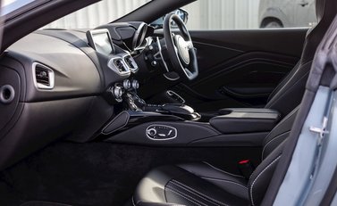 Aston Martin V8 Vantage 14