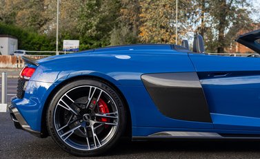 Audi R8 V10 PERFORMANCE CARBON BLACK SPYDER 4