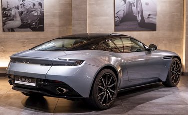 Aston Martin DB11 V12 5