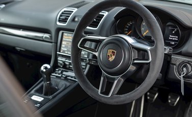 Porsche Cayman (981) GT4 11