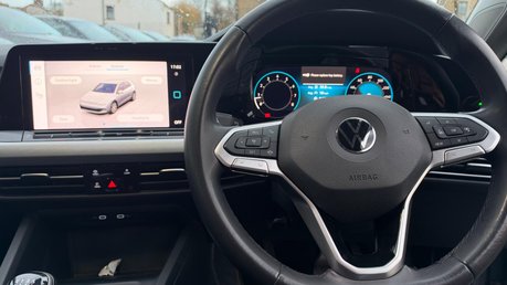 Volkswagen Golf LIFE TSI 9