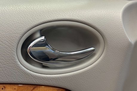 Mercedes-Benz CLK 3.2 CLK320 Elegance Coupe 2dr Petrol Automatic (250 g/km, 215 bhp) 14