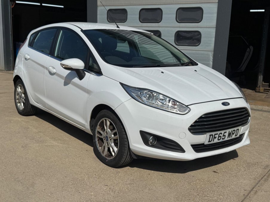 2015 Ford Fiesta exterior view