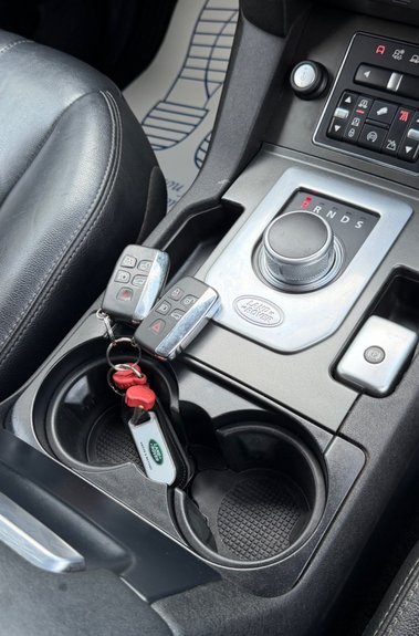 Land Rover Discovery SDV6 SE TECH - 11 SERVICES RECORDED INC CAMBELT CHANGE 