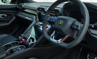 Lamborghini Urus 10