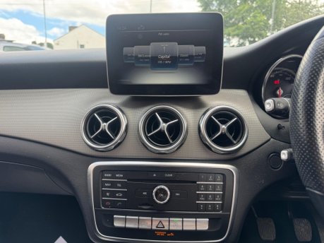 Mercedes-Benz GLA GLA 180 URBAN EDITION 9