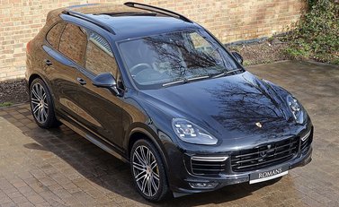 Porsche Cayenne Turbo S 30