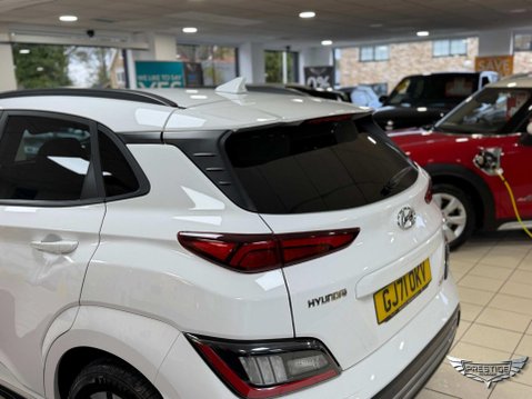 Hyundai KONA 64kWh Premium Auto 5dr (10.5kW Charger) 40
