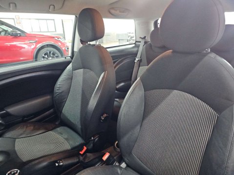 Mini Hatch 1.6 Cooper 3dr 17