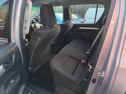 Toyota Hilux INVINCIBLE 4WD D-4D DCB 16