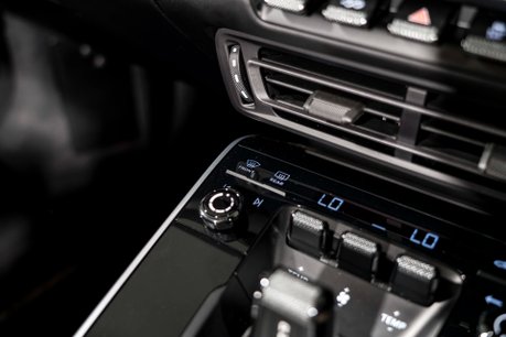 Porsche 911 TURBO S PDK. SPORTS CHRONO. HEATED & VENTILATED SEATS. PCCBS. SPORT EXHAUST 27