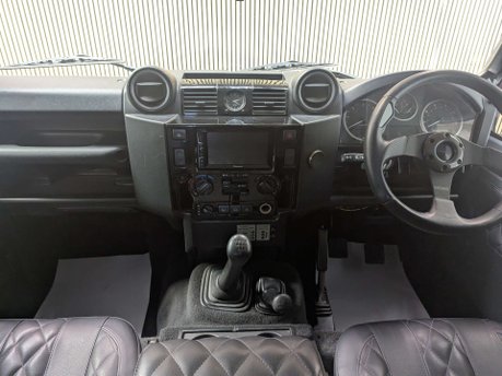 Land Rover Defender 2.2 Defender 90 Hard Top TD 4WD 5dr 43