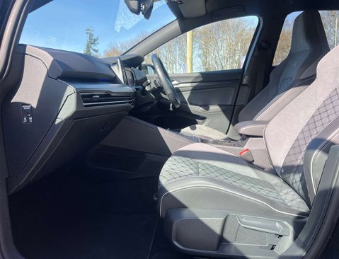 Volkswagen Golf 2.0 Golf R-Line TDI Semi-Auto 5dr 41