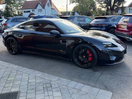 Porsche Taycan GTS 17