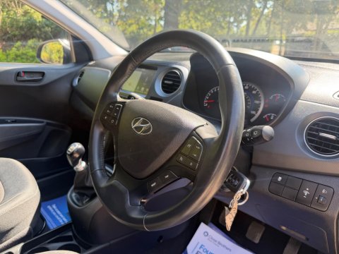 Hyundai i10 1.0 Play Euro 6 5dr 9