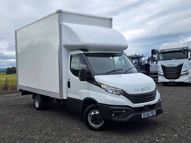 Iveco Daily 35C Hi-Matic Business Curtain / Box with column Tail-lift 1