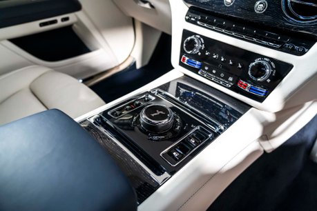 Rolls-Royce Ghost V12. STARLIGHT. H, C & M SEATS. REAR ENTERTAINMENT. HUD. A/CRUISE CONTROL 48