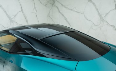 Aston Martin DB12 V8 29