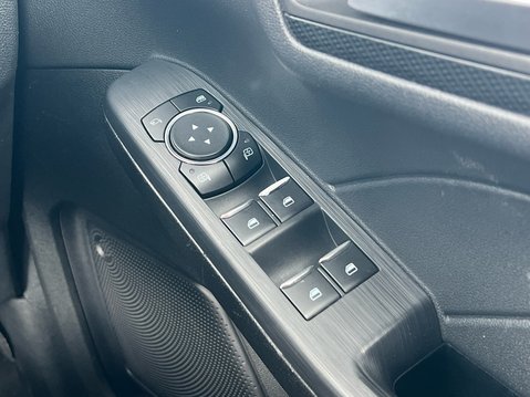 Ford Kuga ST-LINE X EDITION 35