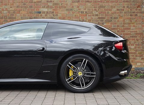 Ferrari FF 23