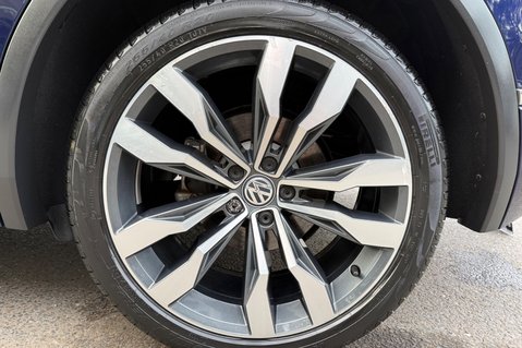 Volkswagen Tiguan R LINE TSI BMT 4MOTION DSG -RARE LEATHER INTERIOR -CAMERA -APPLE CARPLAY  73