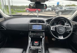 Jaguar XE 2.0 D PORTFOLIO AUTO 37