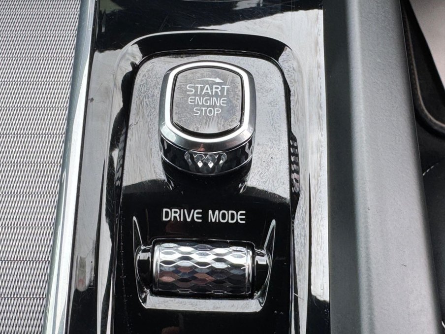 2021 Volvo V60 — image 31