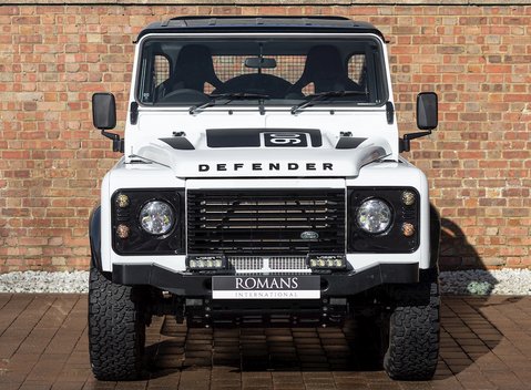 Land Rover Defender 90 Bowler Edition 4