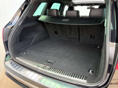 Volkswagen Touareg 3.0 Touareg V6 R-Line TDI BlueMotion Technology Auto 4WD 5dr 18