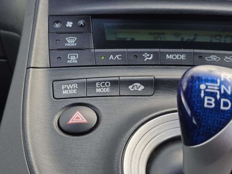 Toyota Prius 1.8 VVT-h T Spirit Hatchback 5dr Petrol Hybrid CVT Euro 5 (s/s) (136 ps) 56