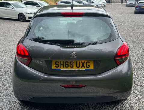 Peugeot 208 1.2 208 Signature S/S 5dr 7