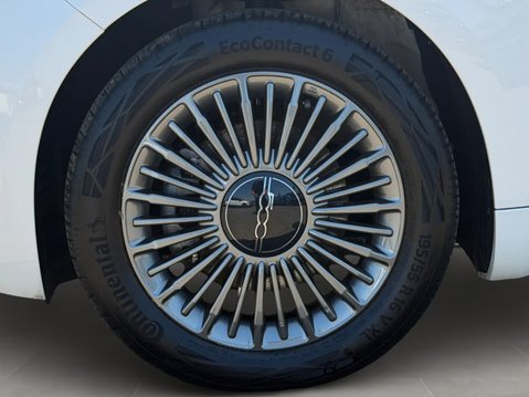 Fiat 500 87kW Icon 42kWh 3dr Auto 13