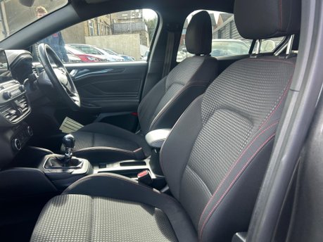 Ford Focus ST-LINE EDITION MHEV 15