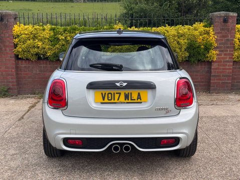 Mini Hatch 2.0 Cooper SD 5dr 14