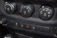 Jeep Wrangler Sahara Unlimited Edition Auto 25