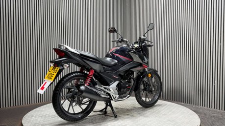 Honda CB GLR125 2018 ONLY 8K MOT OCTOBER 2027 125CC LEARNER BIKE 3