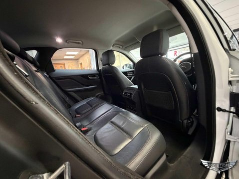 Jaguar F-Pace 2.0 D180 Prestige Auto AWD Euro 6 (s/s) 5dr 61