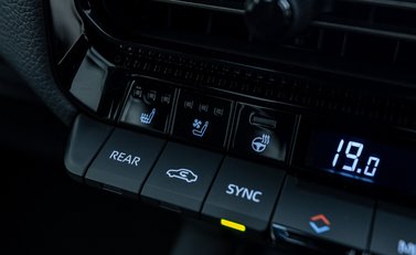 Toyota Land Cruiser Invincible 28