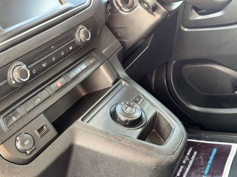 Peugeot Expert 2.0 Expert Professional Premium+ L2 Blue HDi A 3