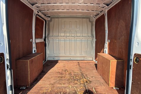 Peugeot Boxer 333 L1 H1 120 ps BlueHdi Professional - Sat Nav & Air Con 12