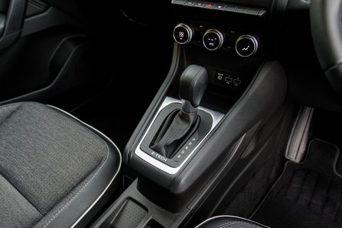 Renault Captur TECHNO E-TECH 38