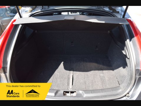 Volvo V40 2.0 V40 R-Design D2 5dr 28