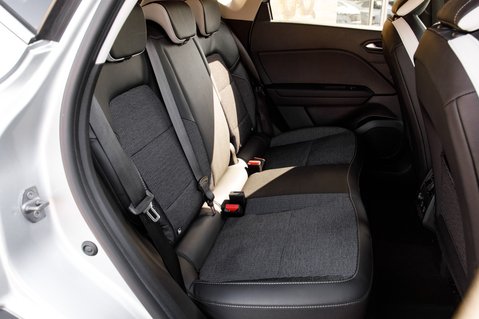 Renault Captur TECHNO E-TECH 36