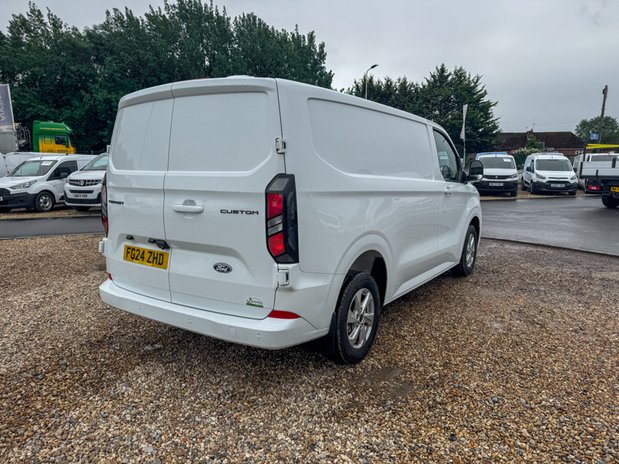 Ford Transit Custom SWB L1H1 [SOLD CR] Low Roof Limited 280 Air Con Alloys Sensors Cam EURO 6 6