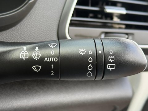 Renault Megane 1.5 Blue dCi Iconic Sport Tourer Euro 6 (s/s) 5dr 21