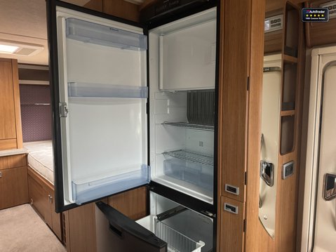 Auto-Trail Comanche Frontier|4 Berth|2 Belts|AUTO|Rear Single Beds|Hab 18