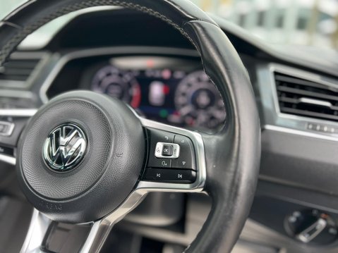 Volkswagen Tiguan R-LINE TDI BMT 4MOTION DSG 45