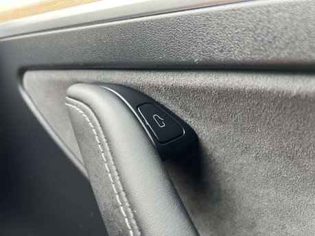 Tesla Model Y ModeL Y Long Range AWD 4WD 5dr 38