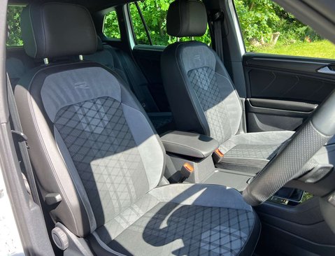 Volkswagen Tiguan 1.5 Tiguan R-Line TSi Semi-Auto 5dr 19